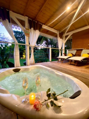 Villa Gaïa - Bungalow Ti-Zen et son jacuzzi niché dans un jardin tropical, séjour en amoureux